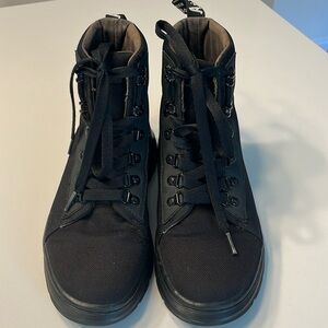 Dr Martins…Combs Canvas Air Wait Sole Bouncing..platform boots…Sz 8